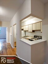 656 W Cornelia Ave, Unit #658-11 in Chicago, IL - Building Photo - Building Photo