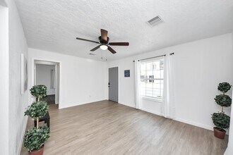 2210 Detering St in Houston, TX - Foto de edificio - Building Photo