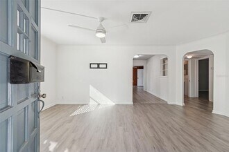 2900 49th Street N in St. Petersburg, FL - Foto de edificio - Building Photo