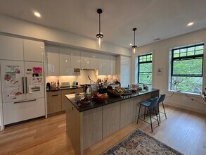 1 Strathmore Rd in Brookline, MA - Building Photo - Building Photo