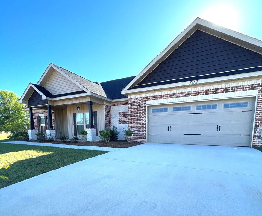 302 Thornbird Lp in Enterprise, AL - Building Photo