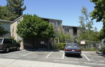 The Seven Seas Apartments in Martinez, CA - Building Photo - Building Photo