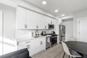 80 Romaine Ave in Jersey City, NJ - Building Photo - Building Photo