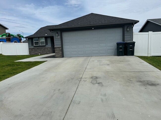1308 W Javelin St in Moses Lake, WA - Building Photo - Building Photo