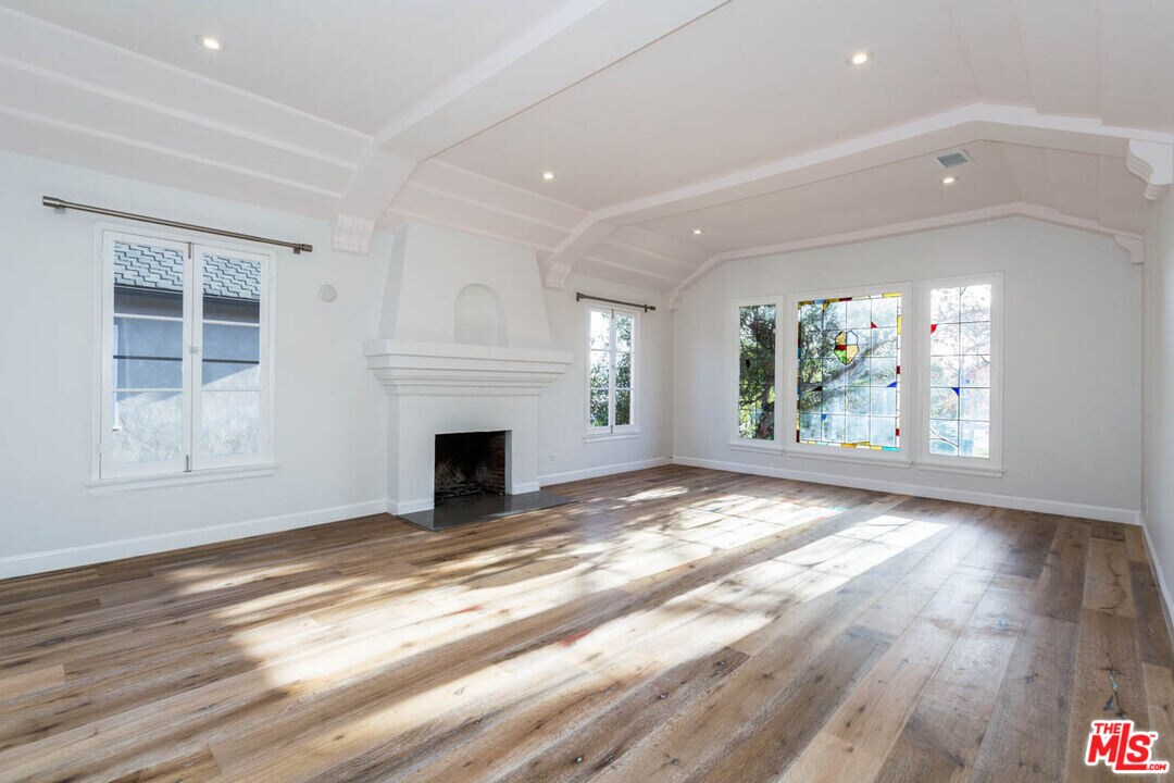 994 Stearns Dr in Los Angeles, CA - Building Photo
