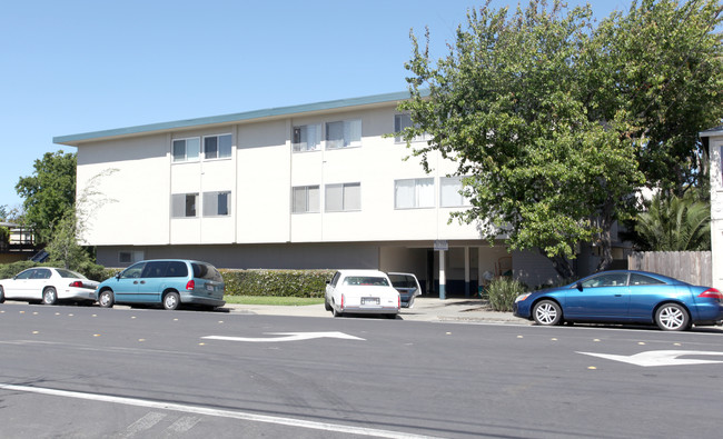 Samson Street Apartments in Redwood City, CA - Building Photo - Building Photo