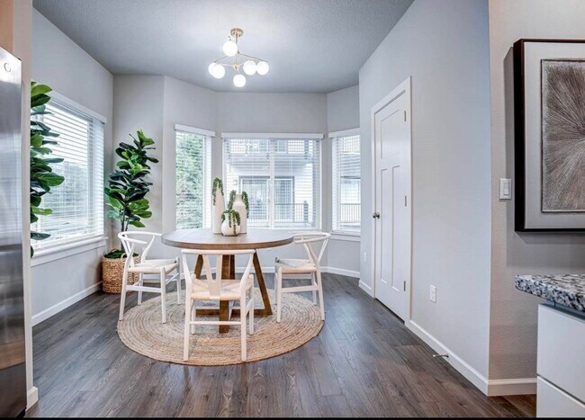 8879 SW Elena Ln in Tigard, OR - Foto de edificio - Building Photo