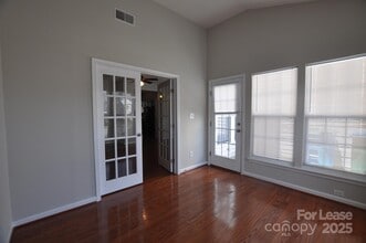 4923 Sunburst Ln in Charlotte, NC - Building Photo - Building Photo