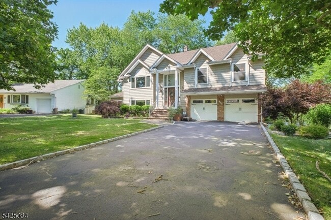 195 Chaucer Dr in Berkeley Heights, NJ - Building Photo - Building Photo