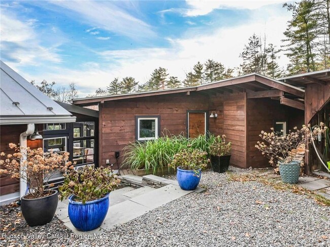 36 Summers in Woodstock, NY - Building Photo - Building Photo