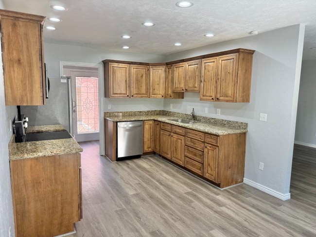 8335 S 1050 E in Sandy, UT - Building Photo - Building Photo