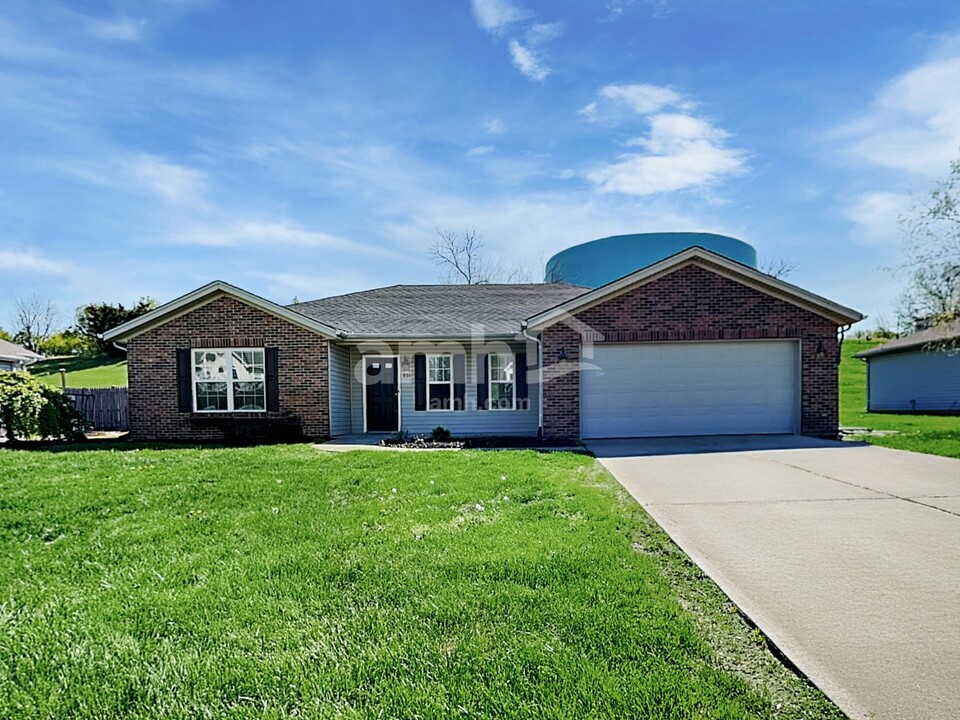 834 Ginger Ridge Dr in Trenton, OH - Building Photo