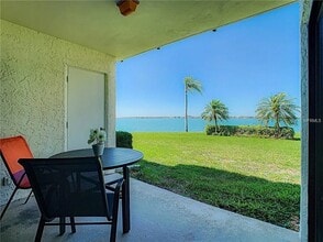 6287 Bahia del Mar Cir, Unit Waterfront Isla Del Sol in St. Petersburg, FL - Building Photo - Building Photo