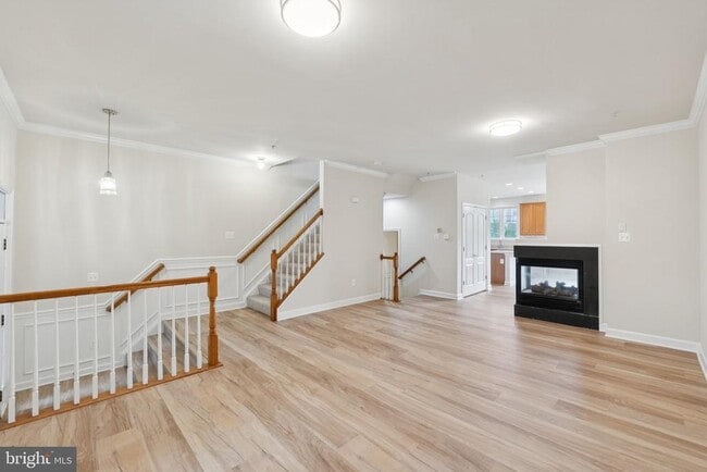 909 Crestfield Dr in Rockville, MD - Building Photo - Building Photo