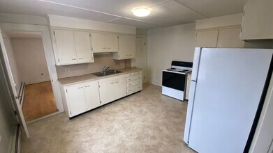 50-52 Ham Street in Dover, NH - Building Photo - Interior Photo