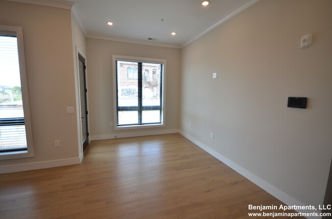 22 Highgate St, Unit 302 in Boston, MA - Building Photo - Building Photo