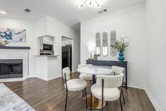 1006 1/2 W 22nd St in Austin, TX - Foto de edificio - Building Photo