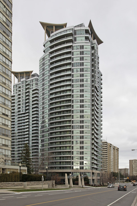 33 Elm Dr W in Mississauga, ON - Building Photo