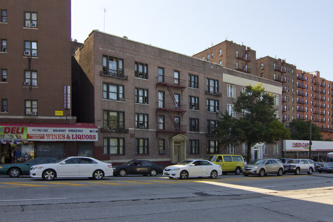 212 W Fordham Rd in Bronx, NY - Building Photo