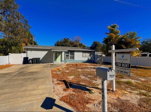 707 E Spruce St in Tarpon Springs, FL - Building Photo - Building Photo