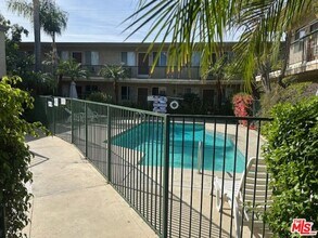 10540 Balboa Blvd in Los Angeles, CA - Building Photo - Building Photo