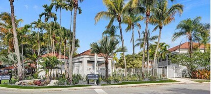 992 NW 93rd Ave in Plantation, FL - Building Photo - Building Photo