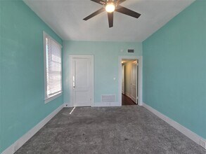 717 Broadway Avenue J in Galveston, TX - Building Photo - Building Photo