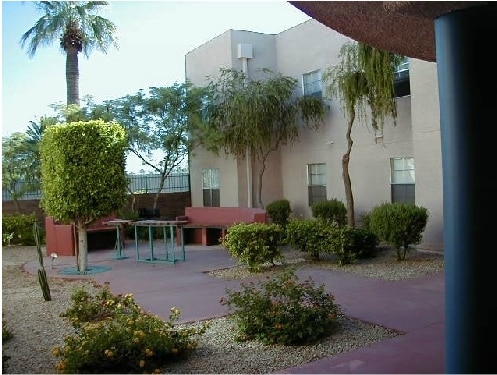 Deck Park Vista in Phoenix, AZ - Building Photo - Building Photo