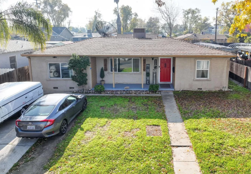 2206 Carol St in Modesto, CA - Building Photo