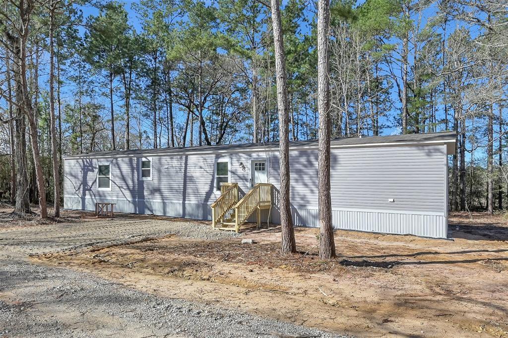 21195 Security Cemetery Rd in Cleveland, TX - Building Photo