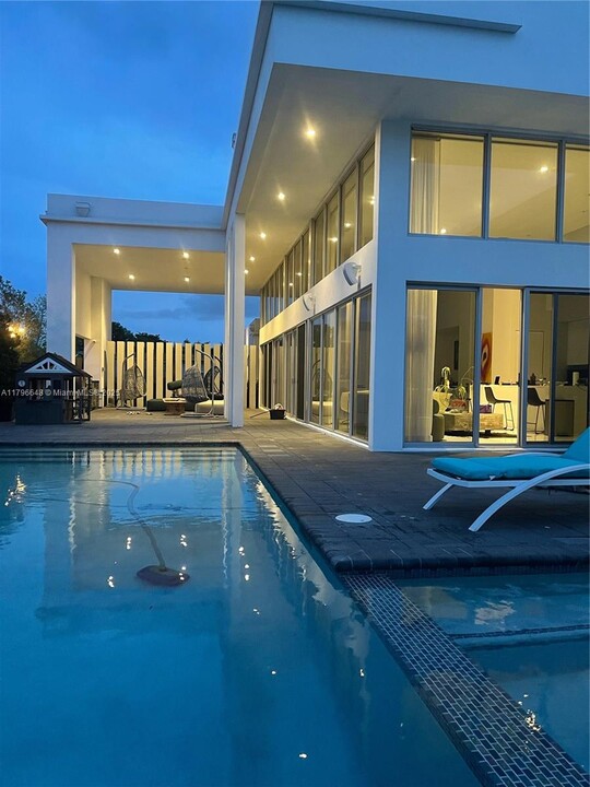 16639 Botaniko Dr N in Weston, FL - Building Photo