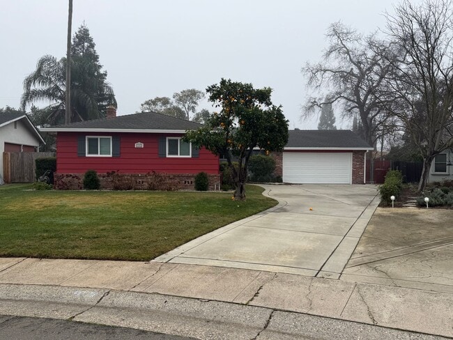 2840 La Colina Way in Carmichael, CA - Building Photo - Building Photo