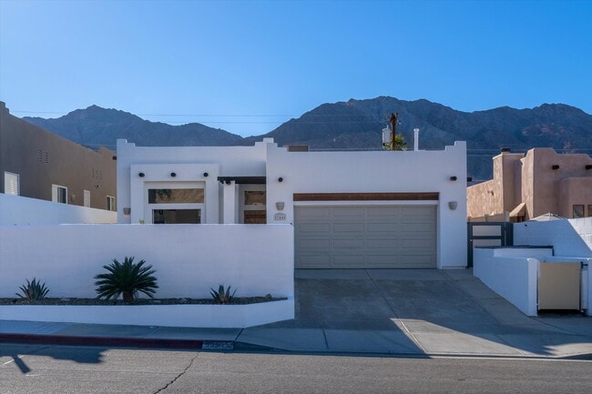 53445 Eisenhower Dr in La Quinta, CA - Building Photo - Building Photo