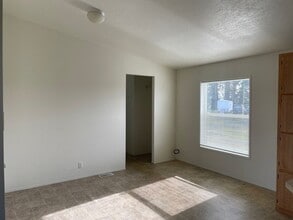 29426 Dane Ln in Junction City, OR - Building Photo - Building Photo