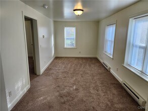 2 Highland St in Skaneateles, NY - Building Photo - Building Photo