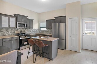 7445 Norte Mesa Ln in El Paso, TX - Building Photo - Building Photo