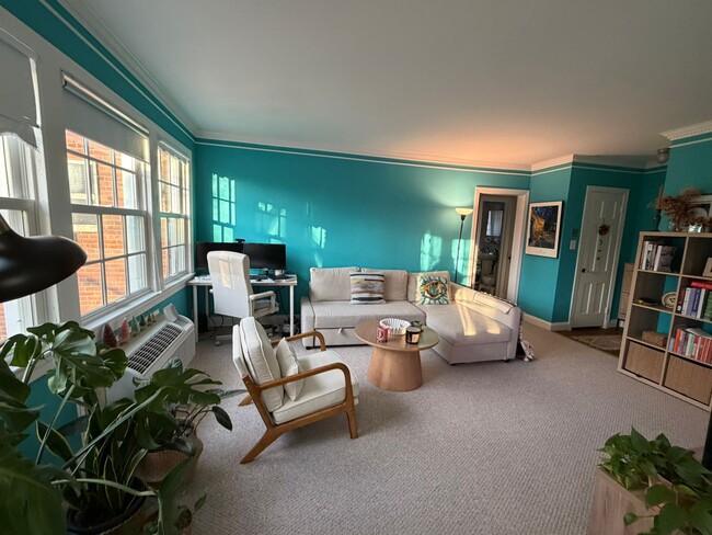 1800 West Abingdon Drive, Unit 201