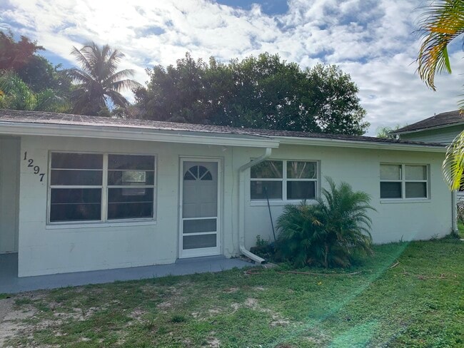 1297 NW Charlie Green Dr in Stuart, FL - Building Photo - Building Photo