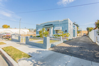 2396 Olive Ave in Long Beach, CA - Building Photo - Building Photo