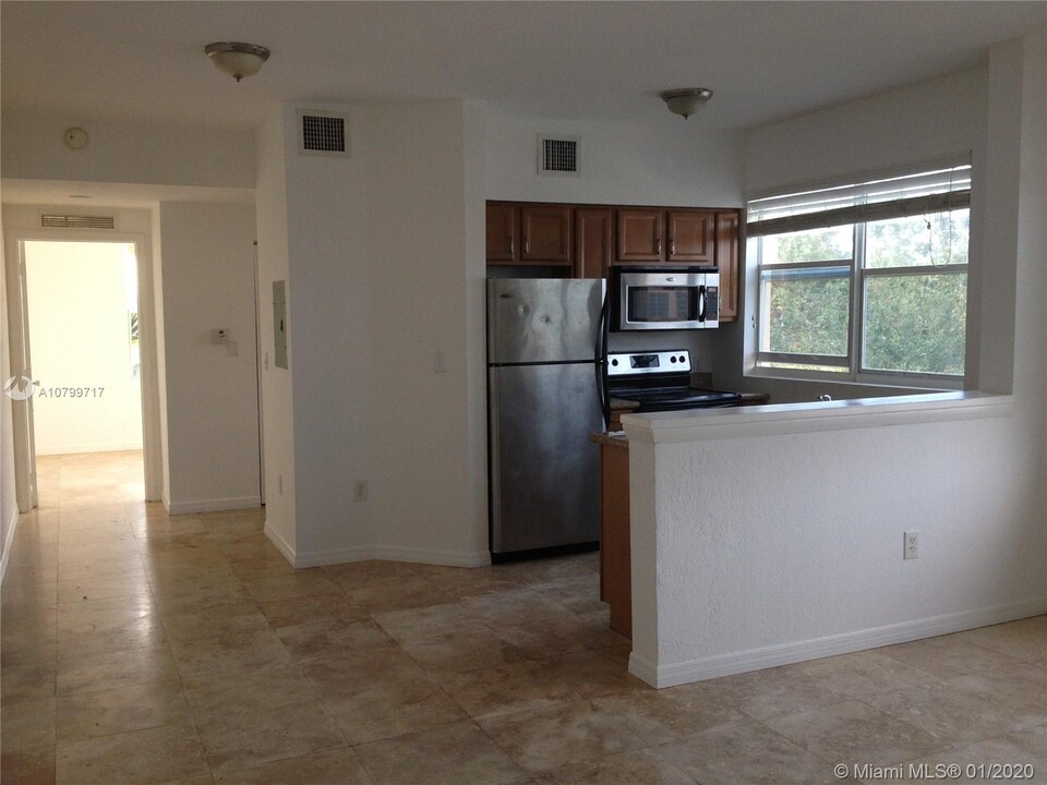 953 SW 10th St, Unit 6 in Miami, FL - Building Photo