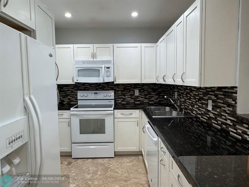 5700 NE 22nd Way in Fort Lauderdale, FL - Building Photo