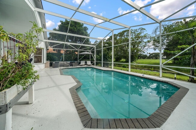 property at 1732 Farmington Cir