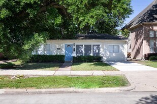 5808 Community Dr in Houston, TX - Building Photo
