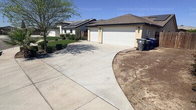 1018 James Vly Ct in Bakersfield, CA - Building Photo - Building Photo