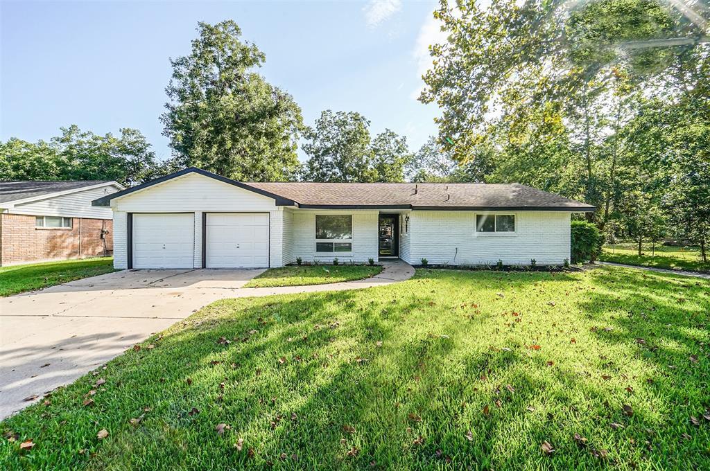 707 Riverside Dr in Alvin, TX - Building Photo