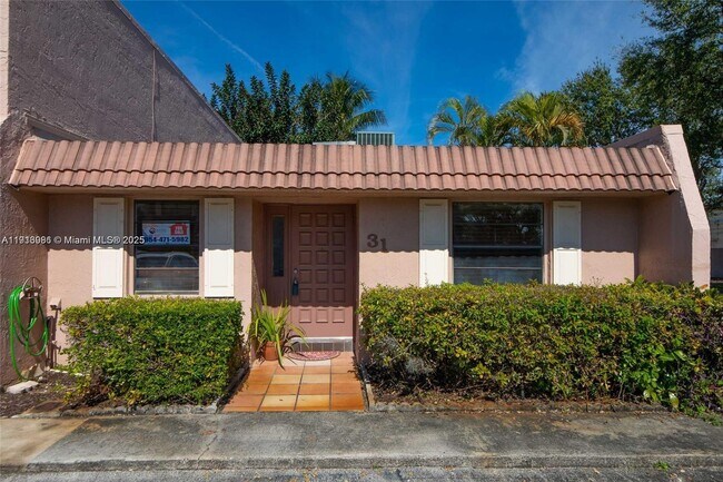 31 Cortez Way in Davie, FL - Building Photo - Building Photo