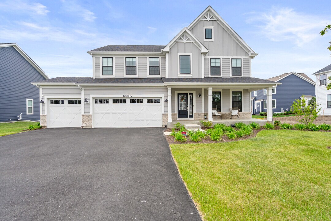 16609 S Silo Bnd Dr in Lockport, IL - Building Photo