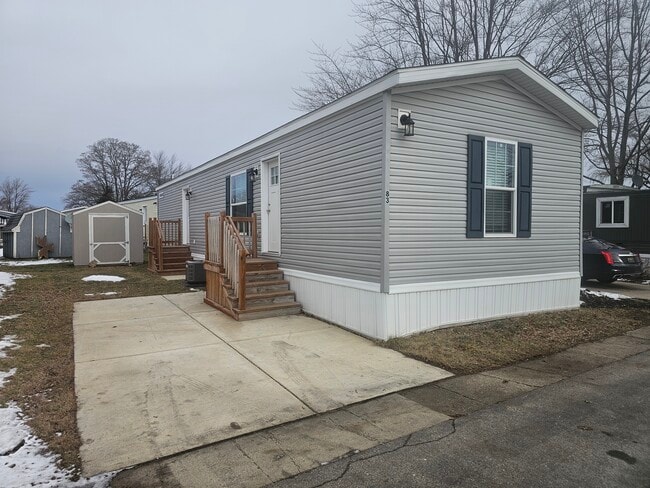 333 E Lakewood Blvd in Holland, MI - Building Photo - Building Photo