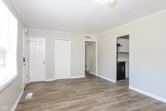 4030 Kalmar Dr in Indianapolis, IN - Building Photo - Building Photo