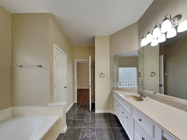 141 S Laguna Pointe Dr
